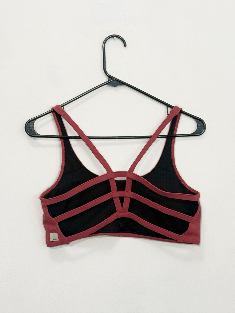 Vuori Yosemite Strappy Sports Bra in Spice Rust size Large - Picture 3 of 7